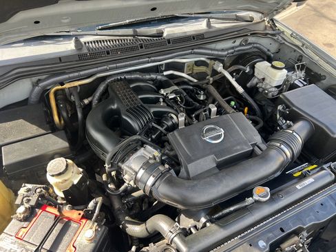 Used 2013 Nissan Frontier SV image 25