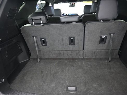 Used 2025 Chevrolet Traverse LT image 26