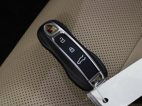 New 2026 Porsche Cayenne image 23