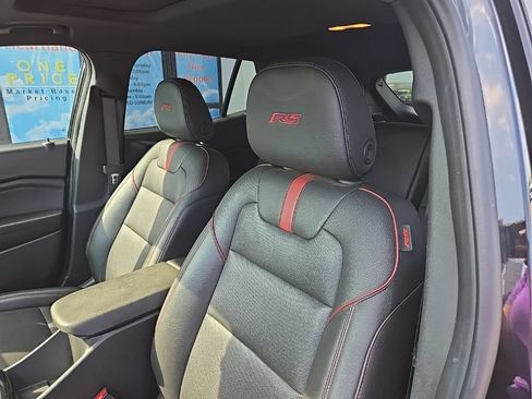 Used 2025 Chevrolet Trax RS w/ Sunroof Package FWD image 33