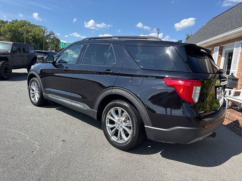 Used 2020 Ford Explorer XLT w/ Equipment Group 202A AWD/4WD image 13