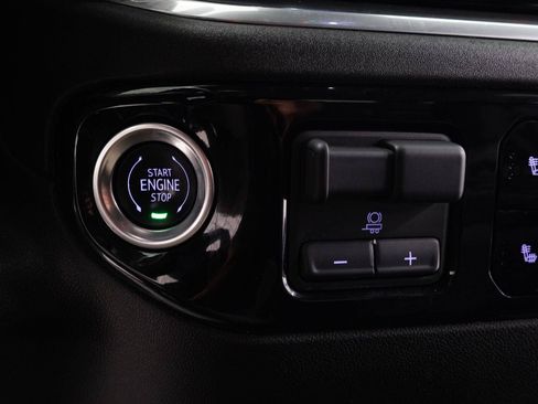 Used 2025 GMC Sierra 1500 SLT RWD image 16
