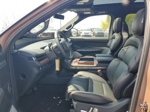 New 2026 Lincoln Navigator Black Label AWD/4WD image 12