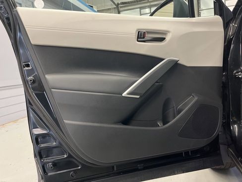 Used 2023 Toyota Corolla Cross L image 9