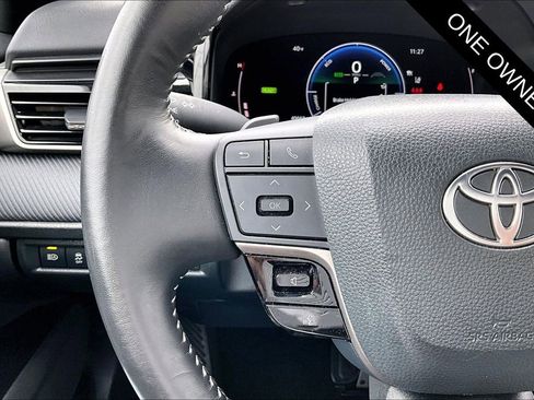 Used 2025 Toyota Camry SE image 11