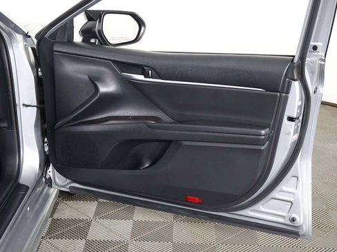 Used 2022 Toyota Camry SE FWD image 19