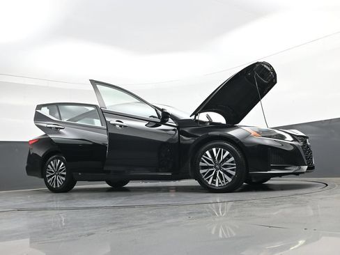 Used 2024 Nissan Altima 2.5 SV FWD image 54