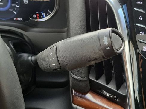 Used 2017 Cadillac Escalade Luxury RWD image 16