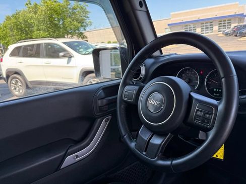Used 2017 Jeep Wrangler Rubicon w/ Trailer Tow Group AWD/4WD image 13