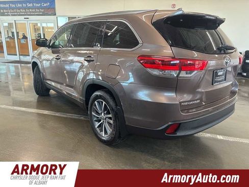 Used 2019 Toyota Highlander XLE image 6
