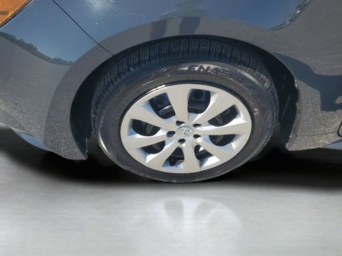 Used 2025 Toyota Corolla LE w/ Convenience Package image 10