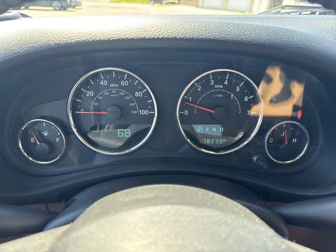Used 2017 Jeep Wrangler Unlimited Sahara w/ Connectivity Group AWD/4WD image 28