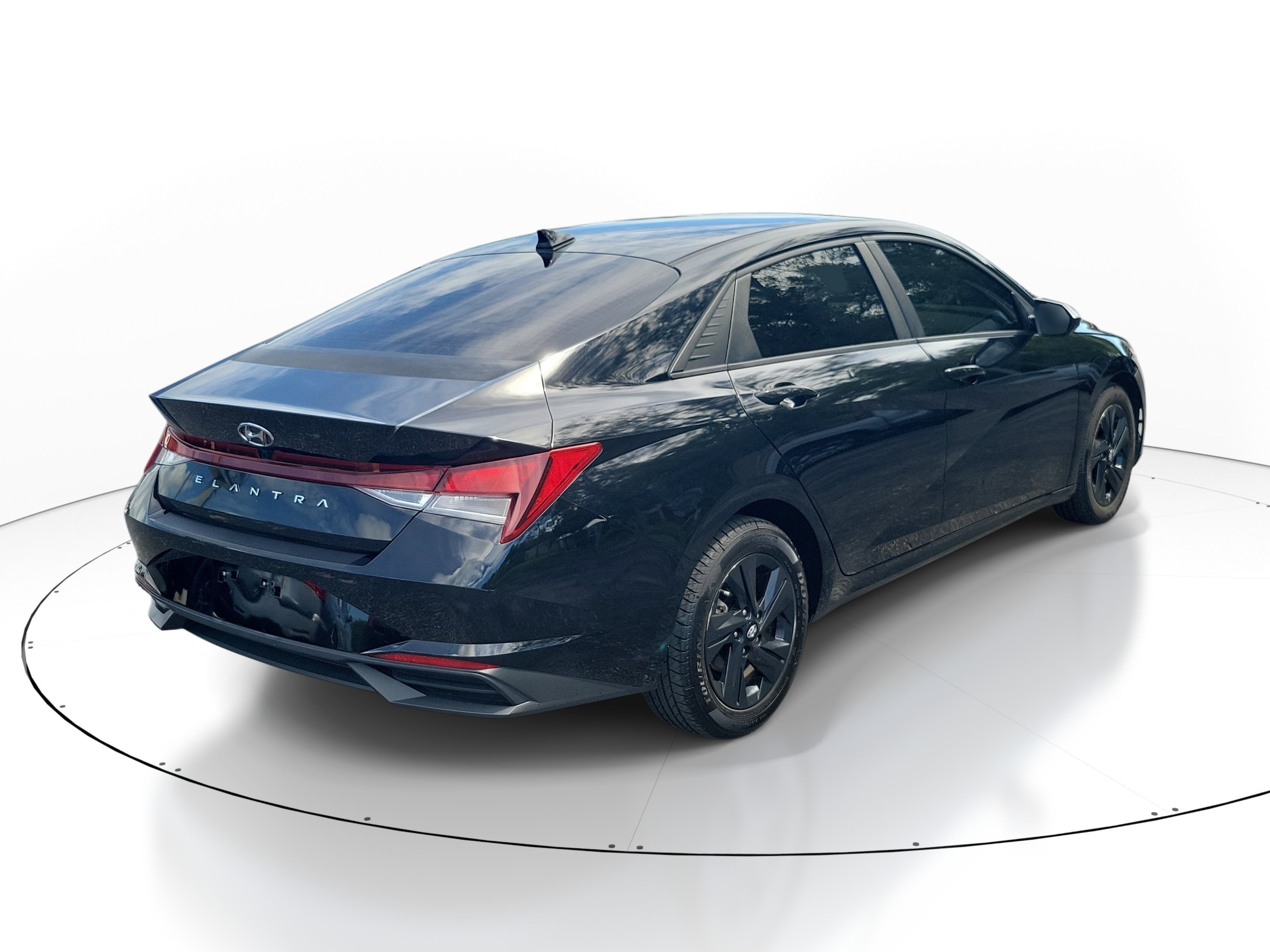 Used 2023 Hyundai Elantra SEL FWD image 2
