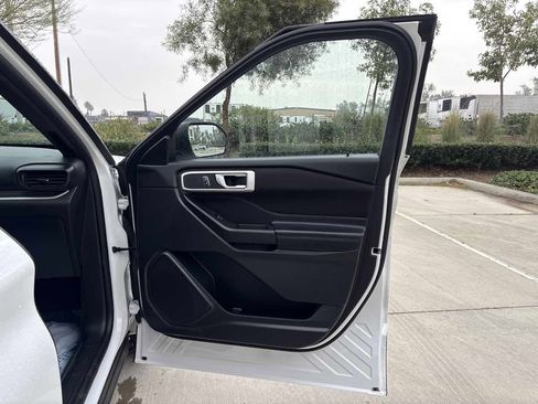 Used 2020 Ford Explorer XLT image 21