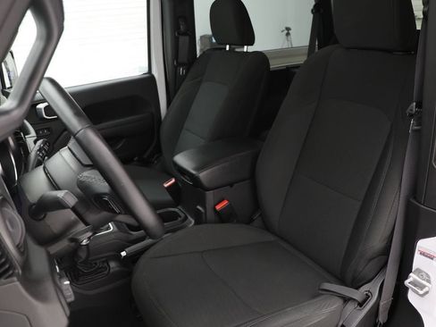 Used 2022 Jeep Wrangler Willys image 12