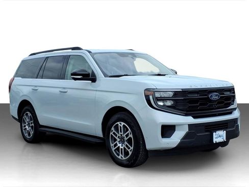 Certified 2025 Ford Expedition Active AWD/4WD image 1