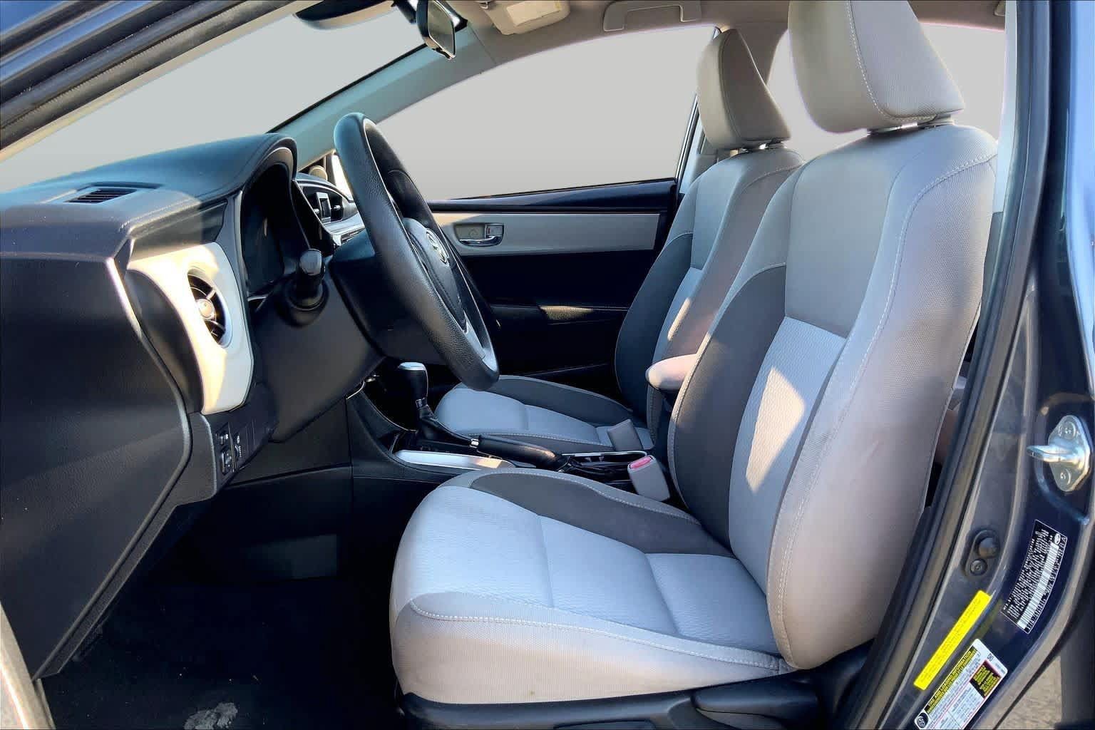 Used 2018 Toyota Corolla LE FWD image 8