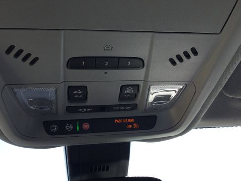 Used 2022 Chevrolet Equinox Premier FWD image 20