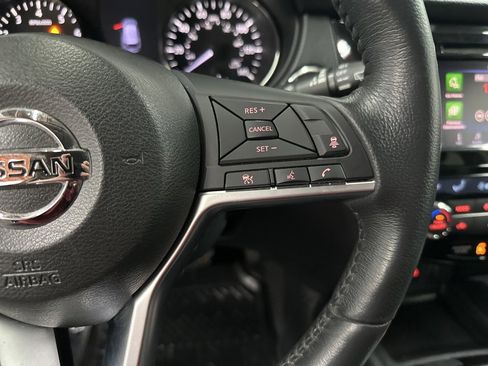 Used 2018 Nissan Rogue SV w/ Premium Package image 16