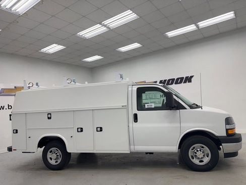 New 2025 Chevrolet Express 3500 Work Van w/ Power Convenience Package image 4