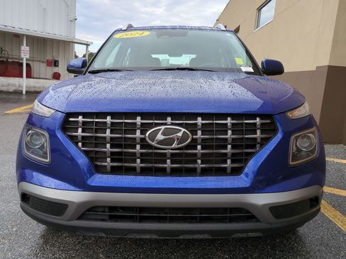 Certified 2024 Hyundai Venue SEL image 9