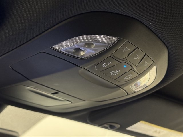 Used 2022 Chrysler Pacifica Touring AWD/4WD image 38