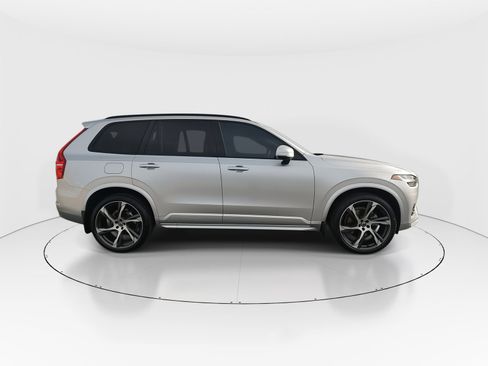 Used 2022 Volvo XC90 T5 Momentum w/ Advanced Package image 9