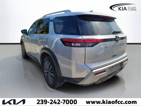 Used 2023 Nissan Pathfinder SL w/ SL Premium Package image 4