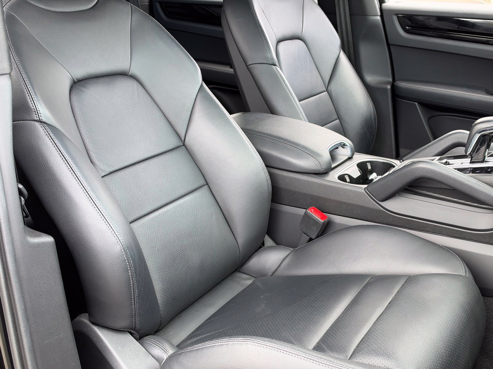 Certified 2023 Porsche Cayenne AWD/4WD image 16