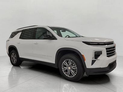 Used 2025 Chevrolet Traverse LT