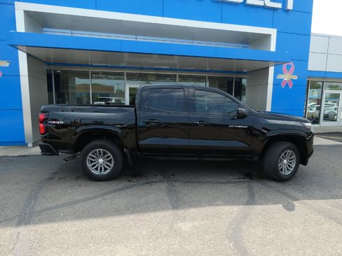 Used 2025 Chevrolet Colorado LT w/ LT Convenience Package AWD/4WD image 2