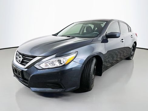 Used 2018 Nissan Altima 2.5 S w/ S Convenience Package image 3