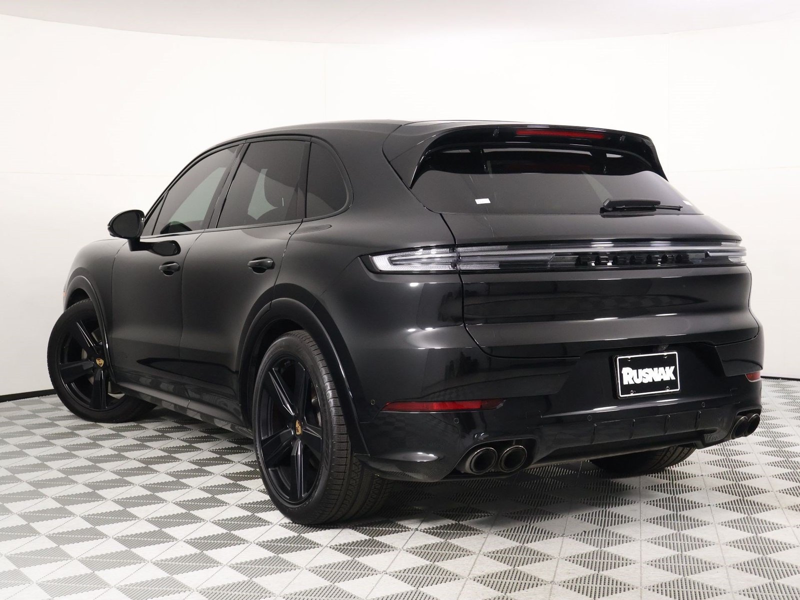 Certified 2025 Porsche Cayenne GTS AWD/4WD image 3