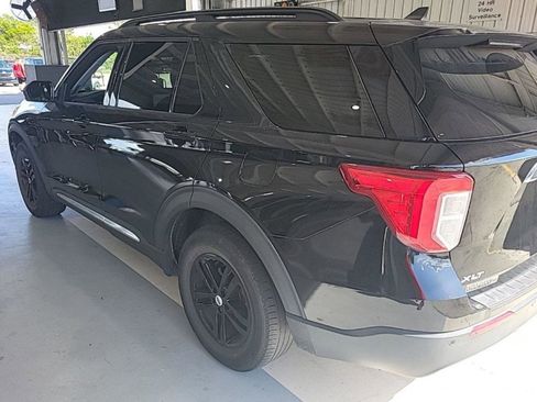 Used 2022 Ford Explorer XLT w/ Equipment Group 202A AWD/4WD image 2