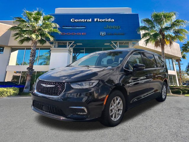 Used 2025 Chrysler Pacifica Select FWD image 9