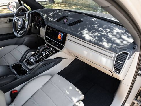 Used 2023 Porsche Cayenne S Platinum AWD/4WD image 24