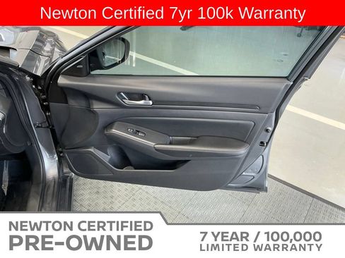 Used 2025 Nissan Altima 2.5 SV FWD image 36