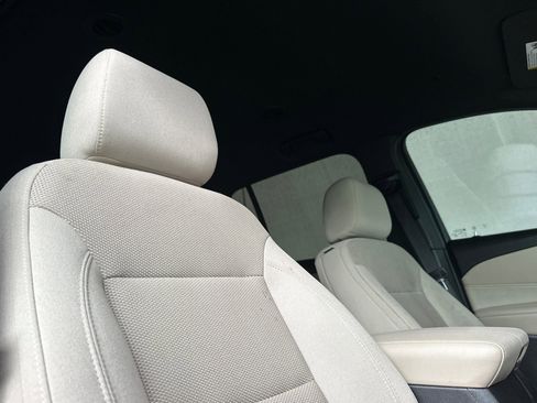 Certified 2022 Chevrolet Traverse LS image 21