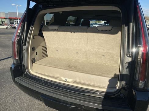 Used 2017 Cadillac Escalade Luxury image 24