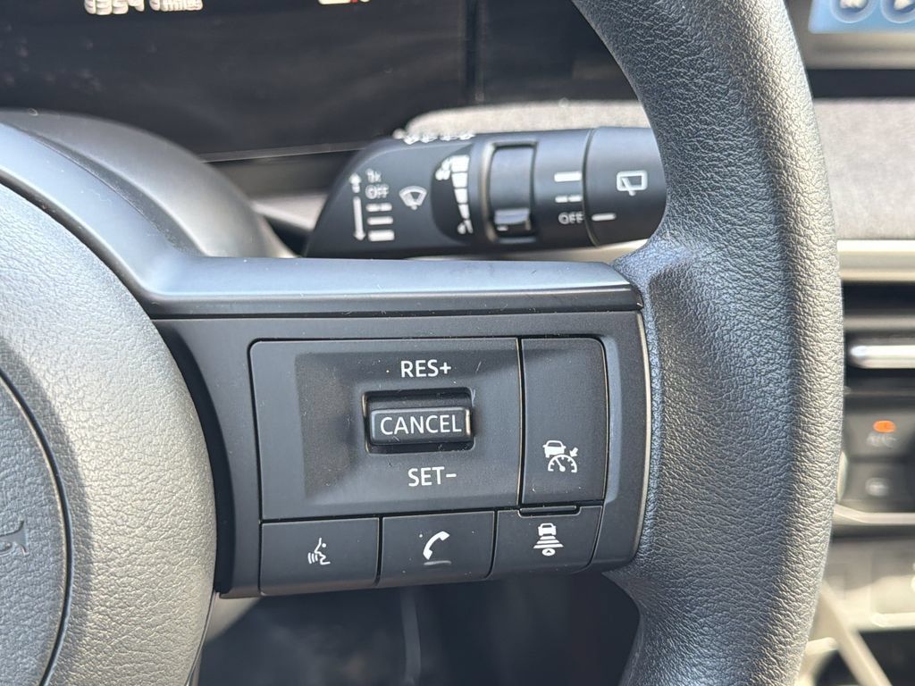 Used 2025 Nissan Kicks SV FWD image 9