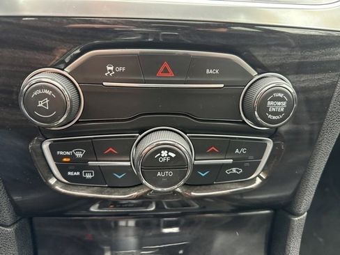 Used 2016 Chrysler 300 Limited image 16