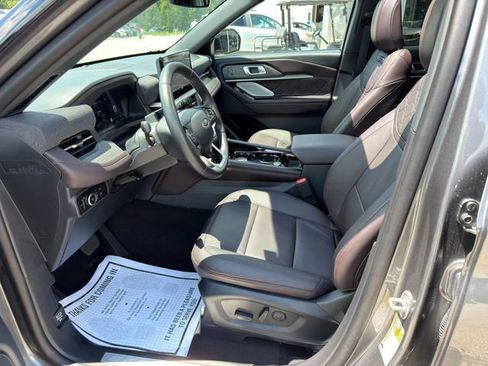 Used 2025 Ford Explorer Platinum w/ Ultimate Package AWD/4WD image 17