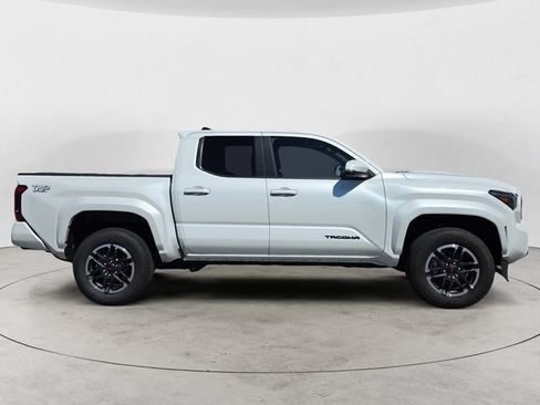 Used 2025 Toyota Tacoma TRD Sport w/ TRD Sport Upgrade Package AWD/4WD image 6