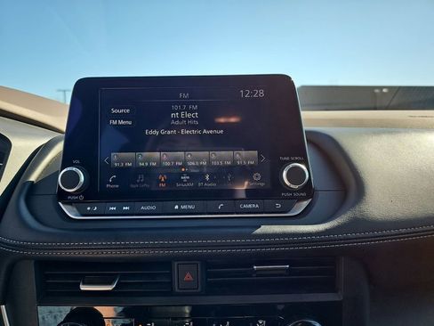 Used 2023 Nissan Rogue S image 28