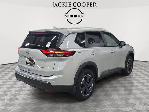 Used 2024 Nissan Rogue SV w/ SV Premium Package FWD image 5