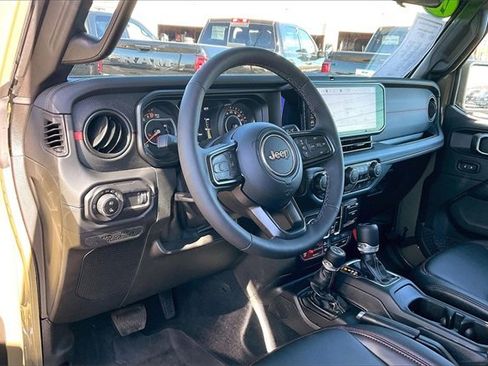 Used 2025 Jeep Gladiator Rubicon w/ Convenience Group image 13