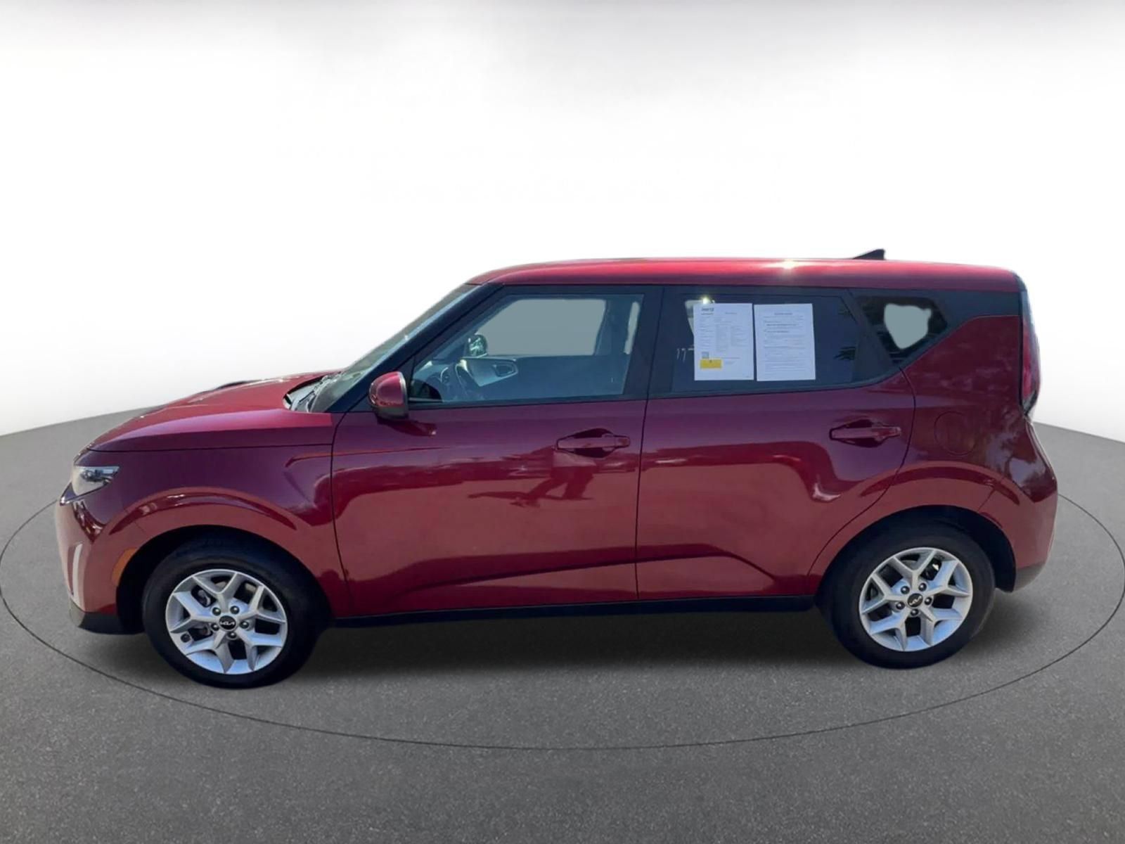 Used 2025 Kia Soul LX w/ LX Technology Package FWD image 8