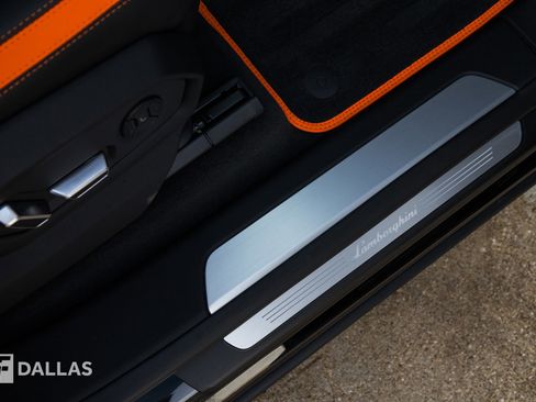 Used 2025 Lamborghini Urus SE image 43