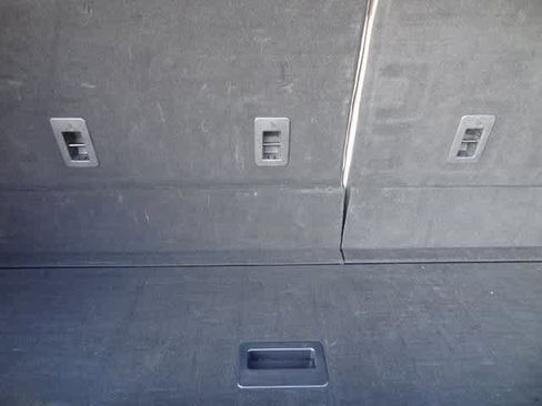 Used 2023 Ford Expedition XLT image 11