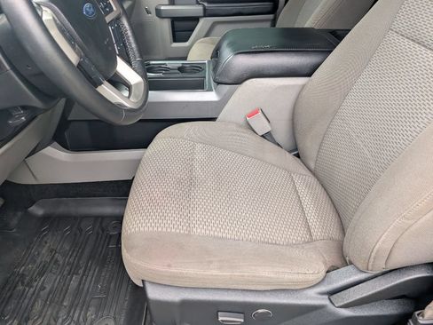 Used 2017 Ford F250 XLT w/ XLT Premium Package AWD/4WD image 8